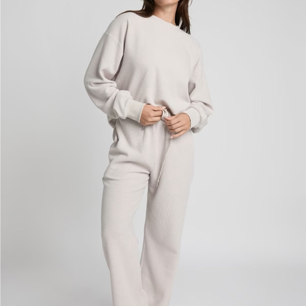 Comfrt Waffle Lounge Set - White Dove - size M
NWT
Sold out online